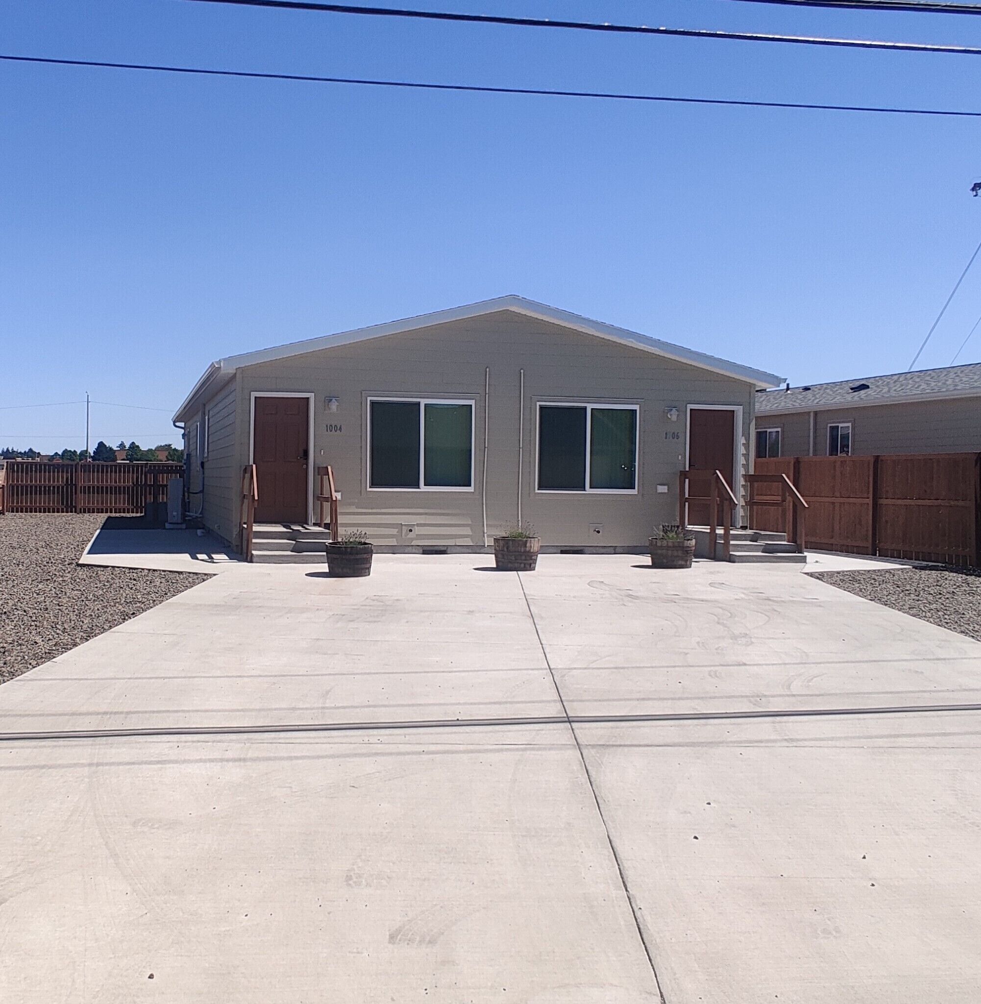 2BR Fully Furnished duplex in a quiet neighborhood. Unit 1006