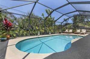 Outdoor pool, a heated pool - Sweet Escape In The Cape (Cape Coral)