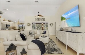 Smart TV, stereo - Sweet Escape In The Cape (Cape Coral)