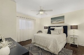 3 bedrooms, in-room safe, iron/ironing board, free WiFi - Sweet Escape In The Cape (Cape Coral)