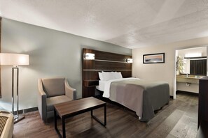 Standard Room, 1 King Bed, Non Smoking | Premium bedding, memory foam beds, desk, blackout drapes - Quality Inn Yemassee - Point South I-95 (Yemassee)