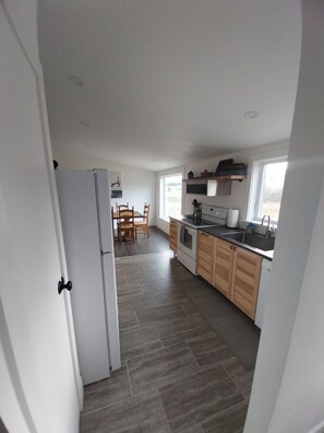 Fridge, microwave, oven, stovetop - Emigrant Peak House with Spectacular View (Emigrant)