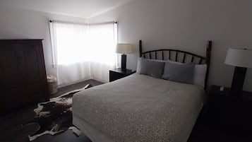 3 bedrooms, travel crib, free WiFi, bed sheets