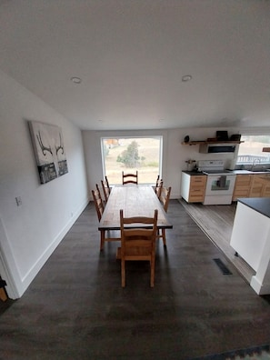 Dining - Emigrant Peak House with Spectacular View (Emigrant)