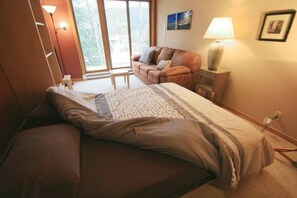 2 bedrooms, travel crib, free WiFi, bed sheets