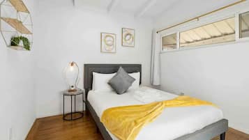 Classic House | 2 bedrooms, desk, iron/ironing board, free WiFi