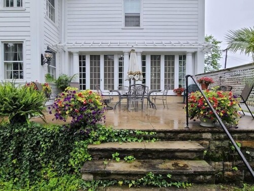 Historic 1914 Georgian Colonial Manor