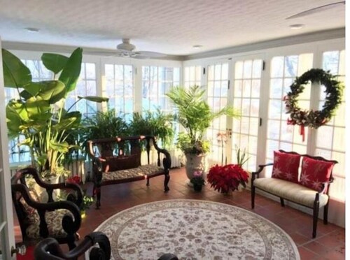 Historic 1914 Georgian Colonial Manor