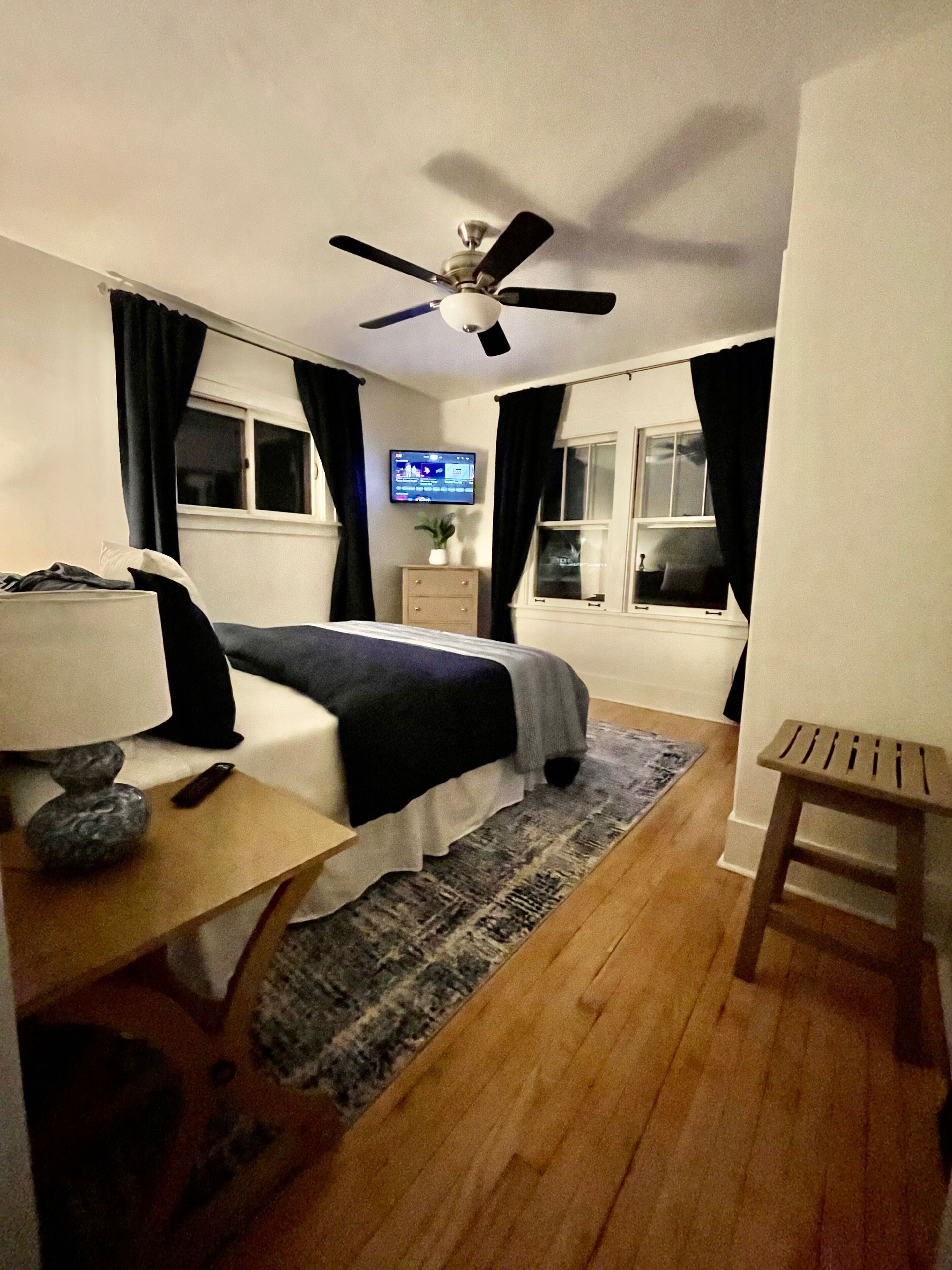 1910 Classic Beauty With All The Modern Amenities.