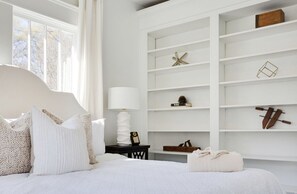 3 habitaciones, tabla de planchar con plancha, wifi y ropa de cama 