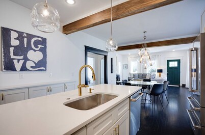 Historically Hip on Hale-3 Kings, Walkable to shops, 3 minutes to Duke 