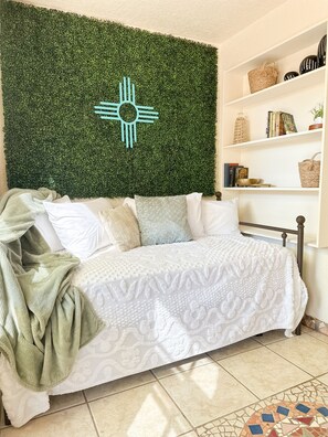 Interior - Location! Location! Amazing *Hidden Gem* -NE Heights! Family and pet friendly 🐶 (Albuquerque)