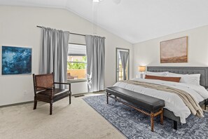 4 habitaciones, escritorio y tabla de planchar con plancha 