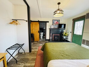 1 bedroom, desk, iron/ironing board, free WiFi