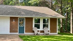 Exterior - Charming 1BR riverside cabin in Brainerd, MN. River sunsets, stocked kitchenette, fire pit, 10 min to downtown. Ideal for couples, small families & remote workers seeking a peaceful Up North escape. (Daggett Brook Township)
