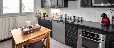 Kühlschrank, Ofen, Herdplatte, Geschirrspüler