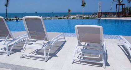 New oceanfront apartment. Beach Club