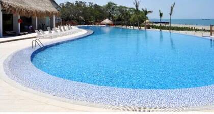 New oceanfront apartment. Beach Club