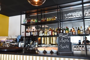 Bar (on property) - Holiday Inn Dijon Sud Longvic by IHG (Longvic)
