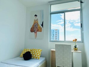 3 多间卧室、办公桌、WiFi