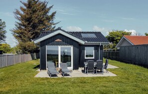 Outdoor dining - 2 bedroom amazing home in Esbjerg V (Esbjerg V)