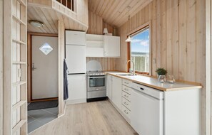 Refrigerador, parrilla de estufa, lavavajillas y cafetera y tetera