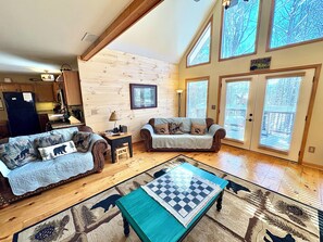 Smart TV, caminetto, videogiochi, tavolo da calcetto