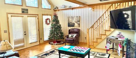 Téléviseur connecté, foyer, jeux vidéo, table de baby-foot