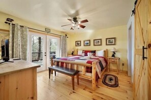 3 bedrooms, desk, iron/ironing board, free WiFi