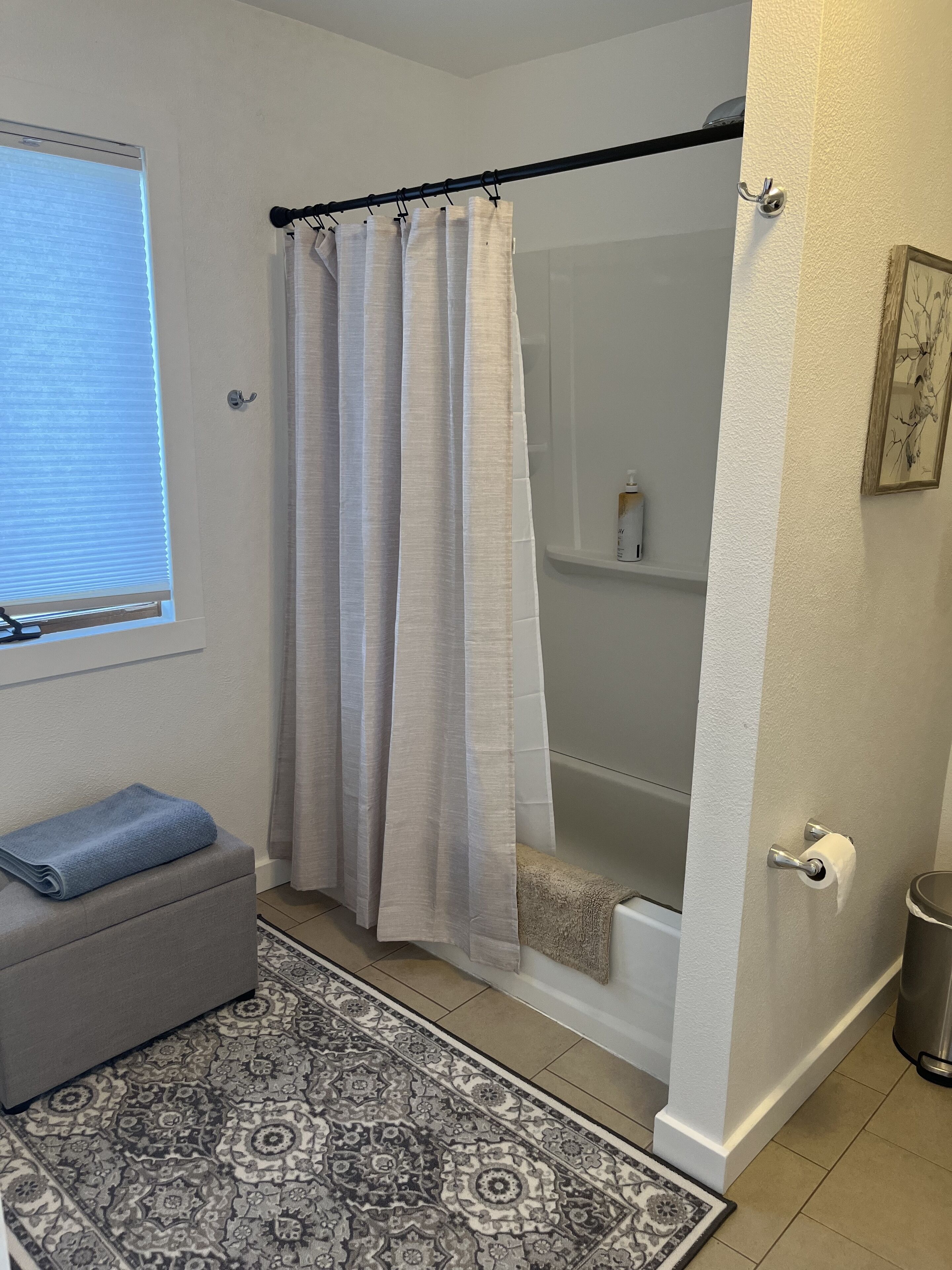 Beautiful Cottage with private fenced yard and fire pit!