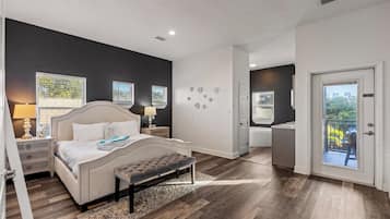 6 soverom, strykejern/-brett, reiseseng for barn og wi-fi (inkludert)