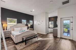 6 habitaciones, tabla de planchar con plancha y cuna de viaje 