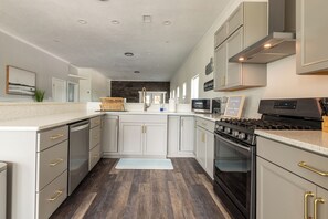 Fridge, microwave, oven, stovetop - 5⭐ 6BD/4BA ~ Steps to Beach Shipping Container Pool w ~ Game Rm ~Summer Kitchen (Cocoa Beach)