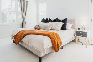 4 bedrooms, desk, iron/ironing board, travel crib