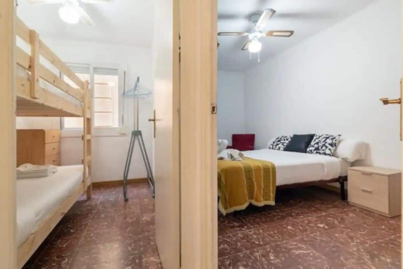 1 dormitorio, tabla de planchar con plancha, cuna de viaje y wifi