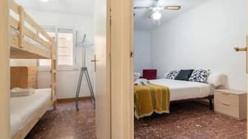 1 dormitorio, tabla de planchar con plancha, cuna de viaje y wifi