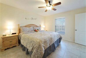 3 bedrooms, desk, iron/ironing board, WiFi