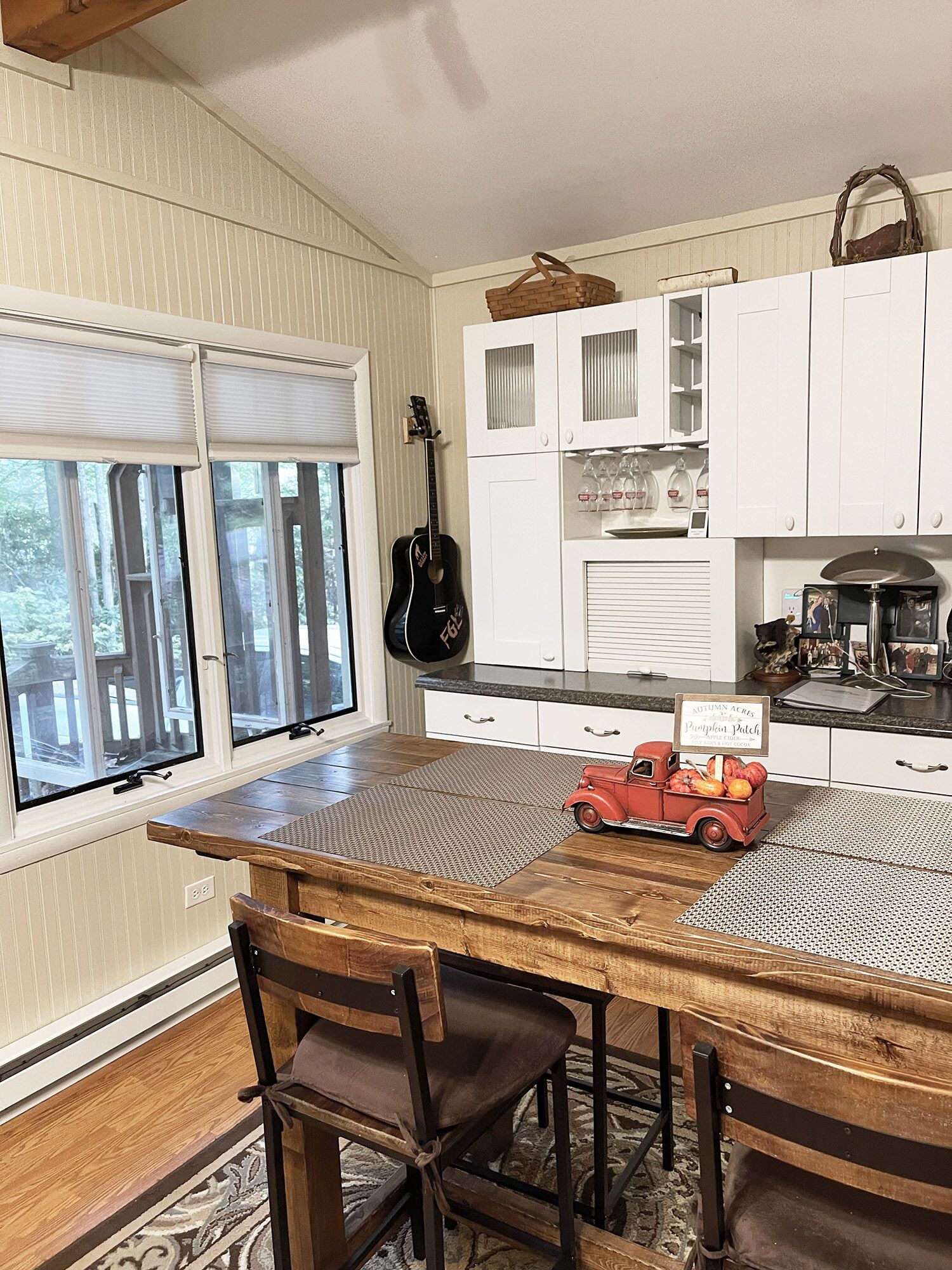 Cozy Creekside Serenity – Easy Access!