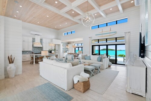 CIESTA SANDS- Beachfront Luxury, Top Beach, 4 bedrooms w private bath, Pool