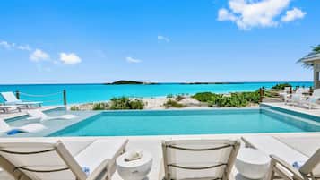 Outdoor pool, an infinity pool