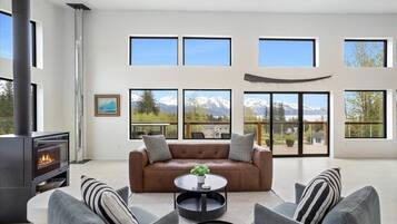 TV connectée, cheminée, espaces bureaux