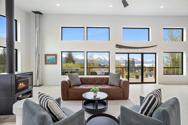 Smart TV, fireplace, offices