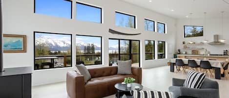 Smart TV, fireplace, offices