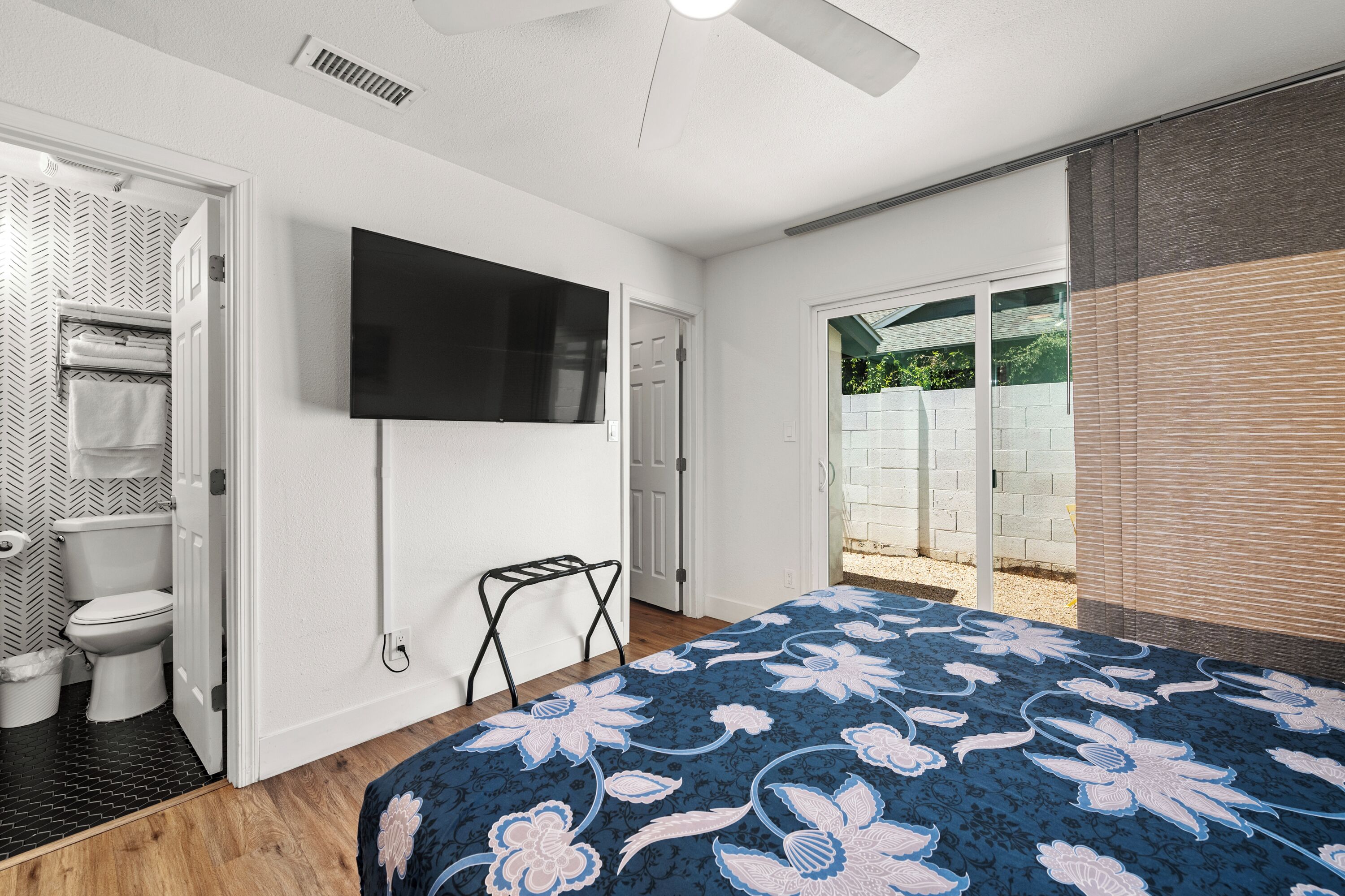 1 bedroom, desk, iron/ironing board, travel crib