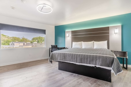 Cubrecamas, escritorio y sistema de insonorización