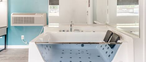 Executive studio suite, 1 kingsize bed, niet-roken, op benedenverdieping | Privéspabad