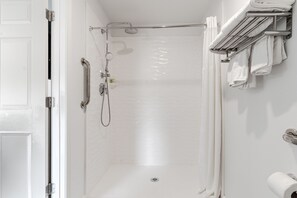Chambre Simple Classique, 1 très grand lit, accessible aux personnes à mobilité réduite, non-fumeur | Salle de bain