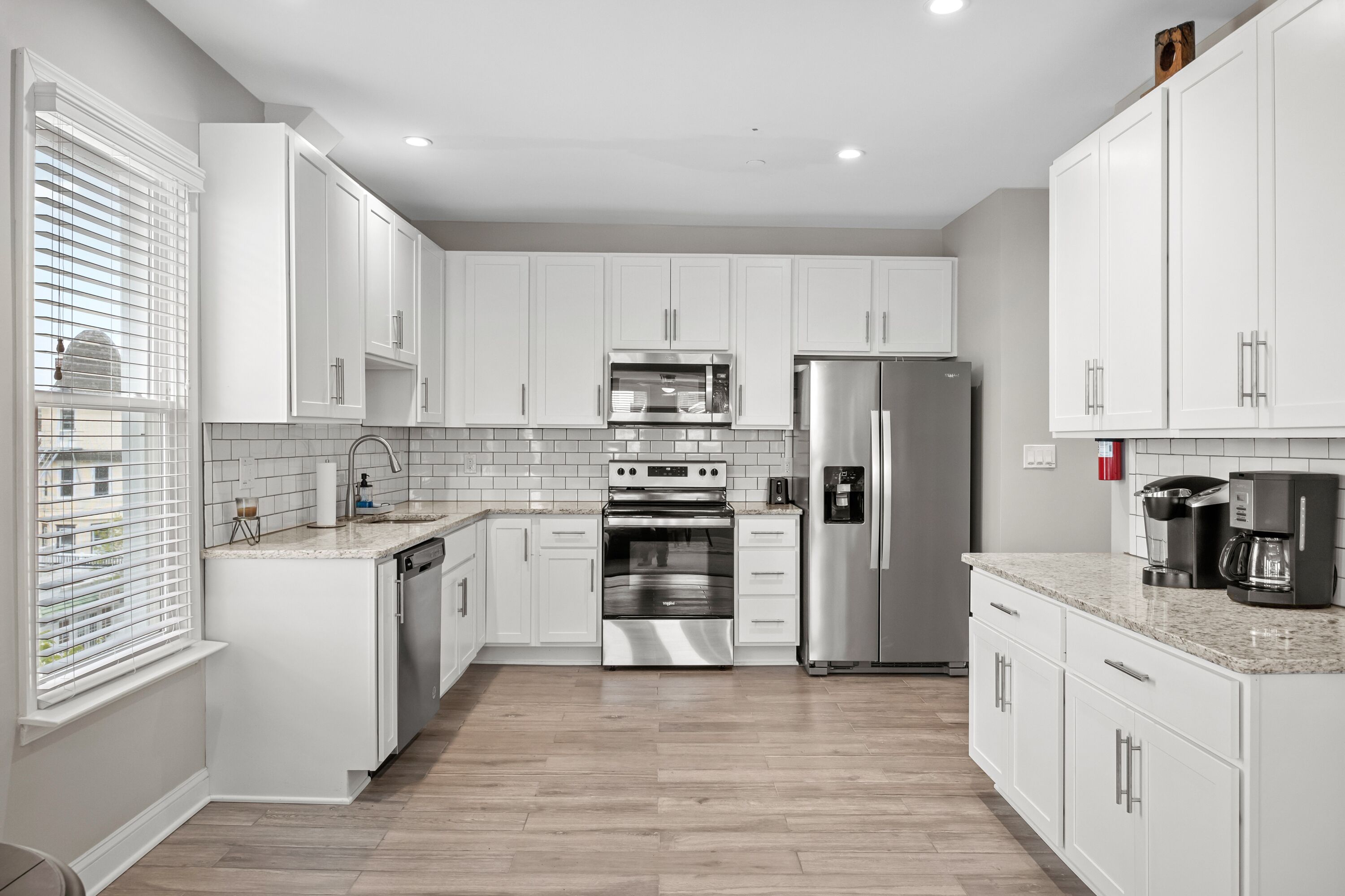 Surfside Serenity: Epic Modern Retreat for 14 in Downtown Ocean City