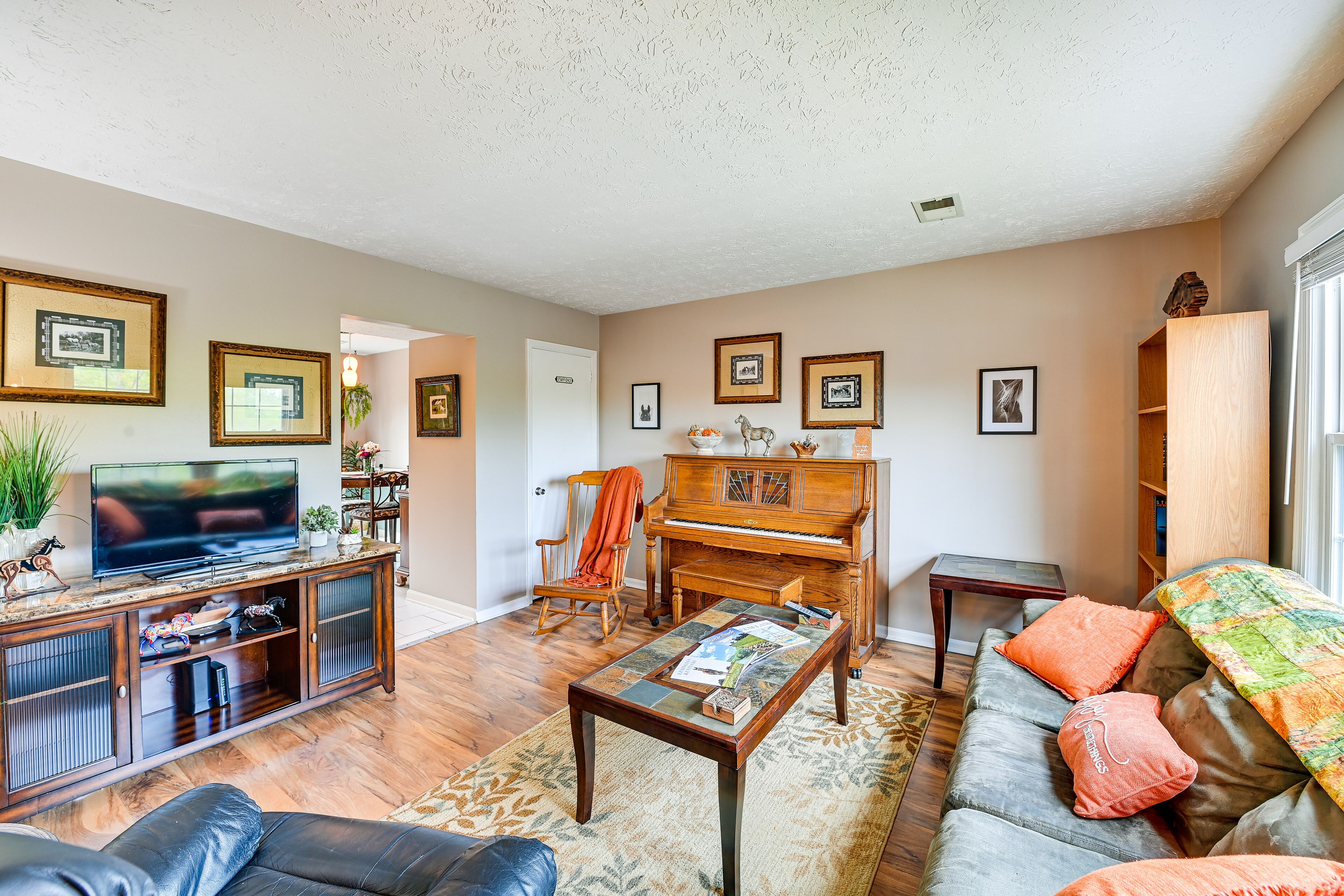 Cozy Lexington Townhome ~ 3 Mi to UK Campus!