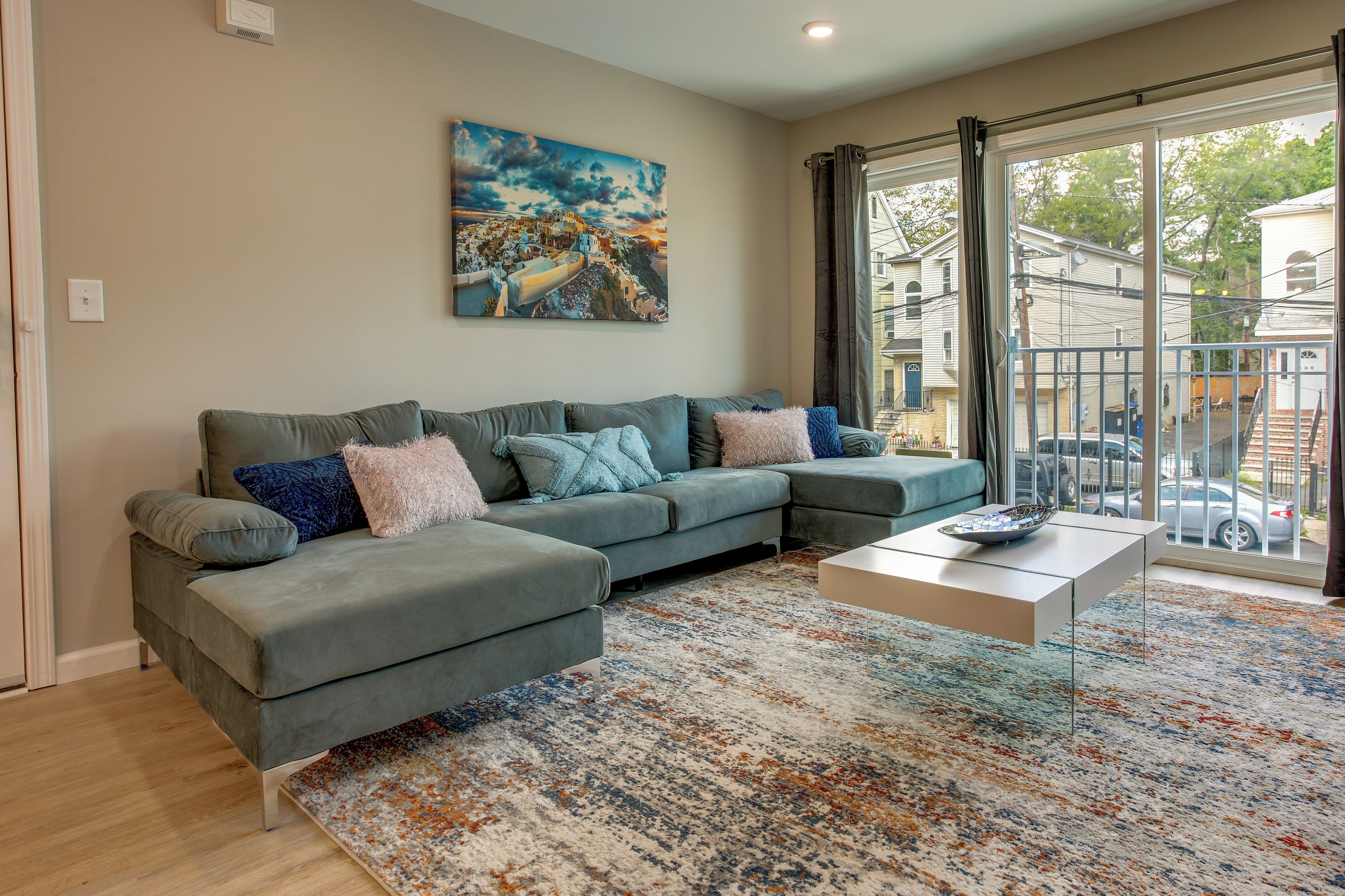 Modern City Getaway Near Downtown Newark + NYC!